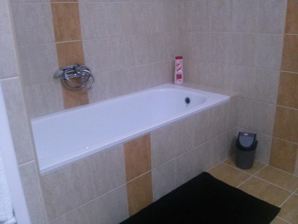 Feszek Apartman Debrecen Phòng bức ảnh